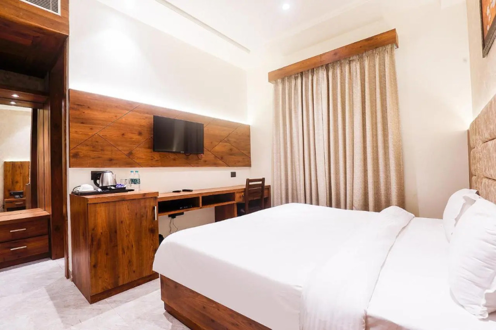 Hotel Taj Pearl