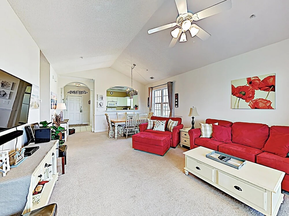 Golfers Delight: Coastal W/ Balcony & Pools 2 Bedroom Condo