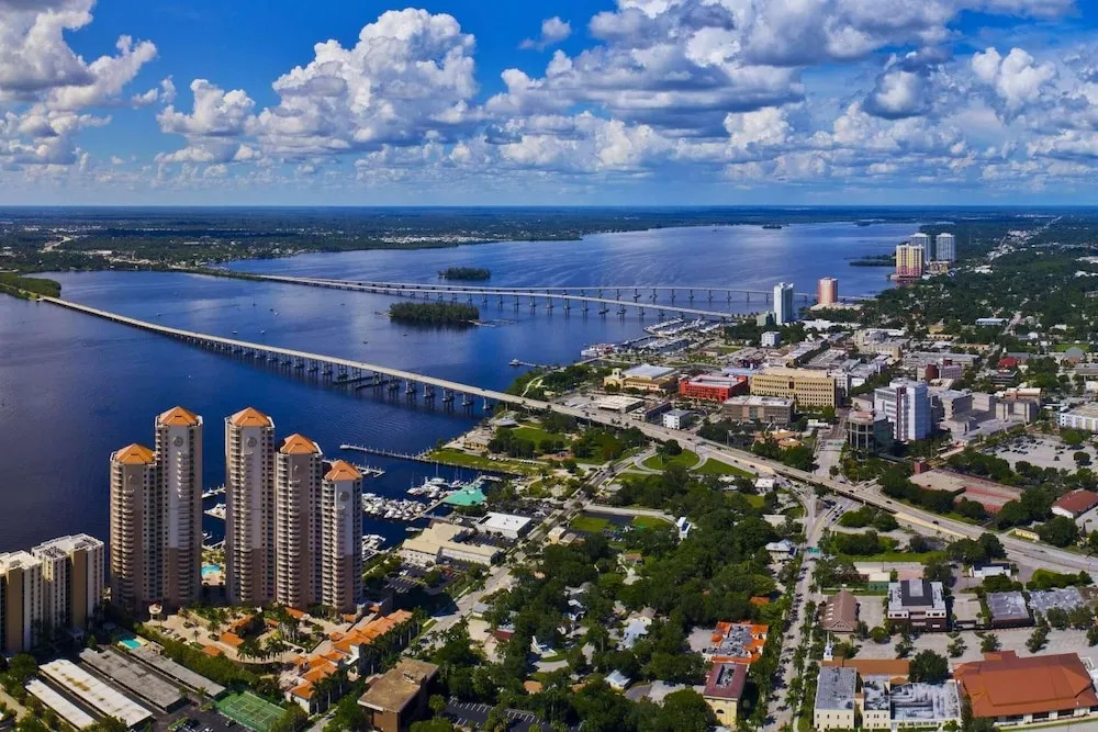 3000 Oasis Grand Blvd #803
