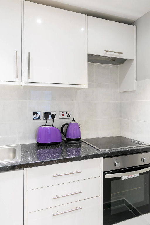 1-bedroom modern flat just off Oxford st