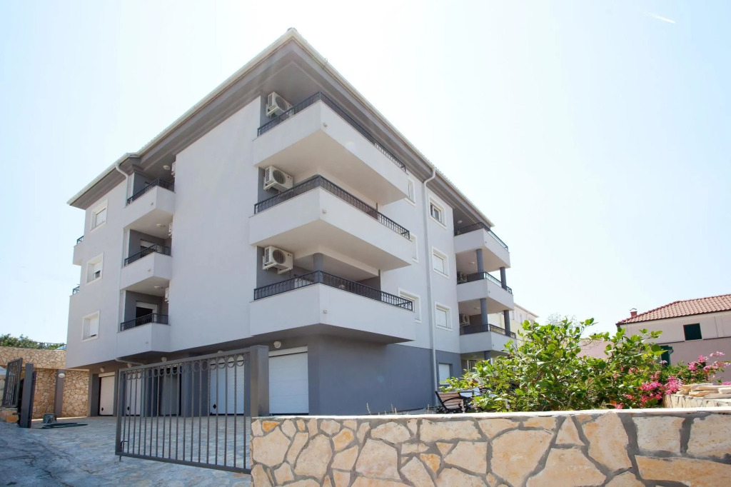 Apartments Summer Residence Maja