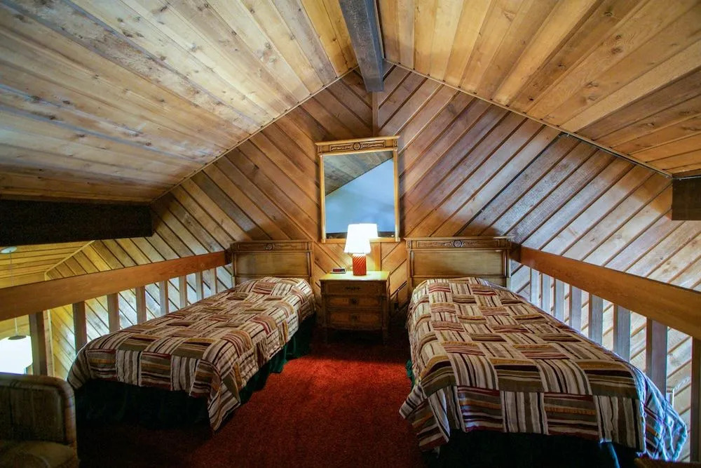 Snowcreek II #308 3 Bedrooms 2 Bathrooms Condo