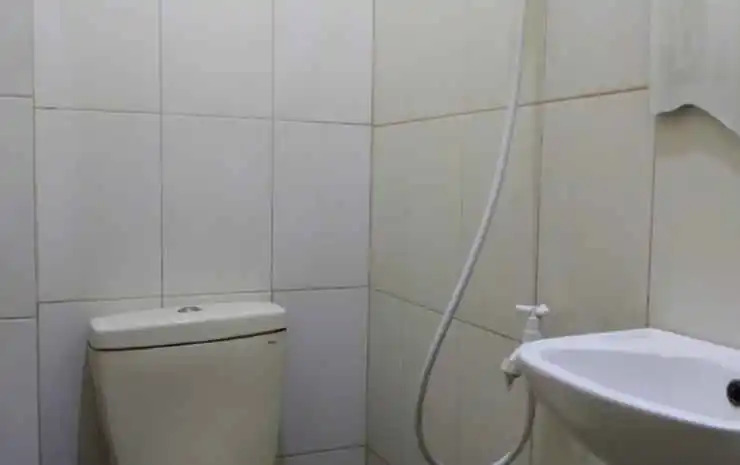 Budget Room near Stasiun Tugu at Losmen Mawar