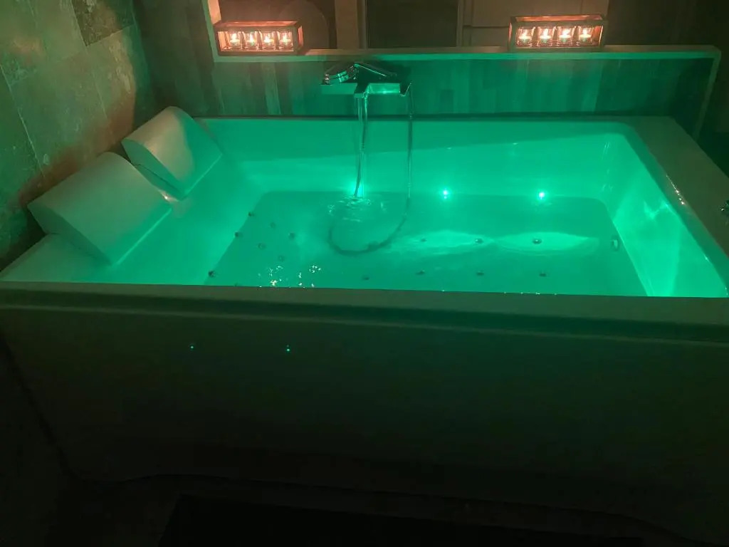 The Montreal Suite (Adults Only)