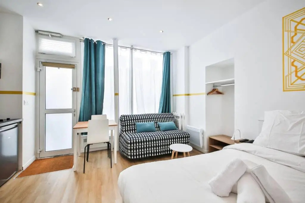 cosy independant studio proche gare et jardin