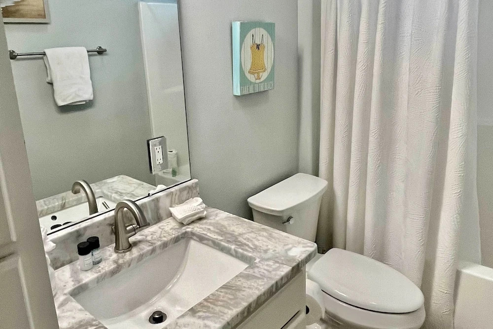 Santa Rosa Home w/ Pool Access - Half Mi to Beach!