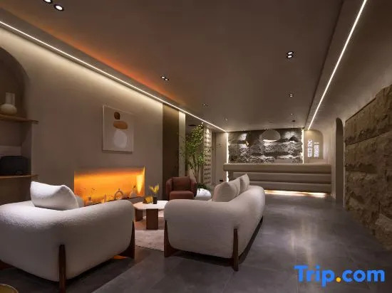 UNI · Yijian Homestay (Changsha Wu Yi Square IFS Guojin Center)