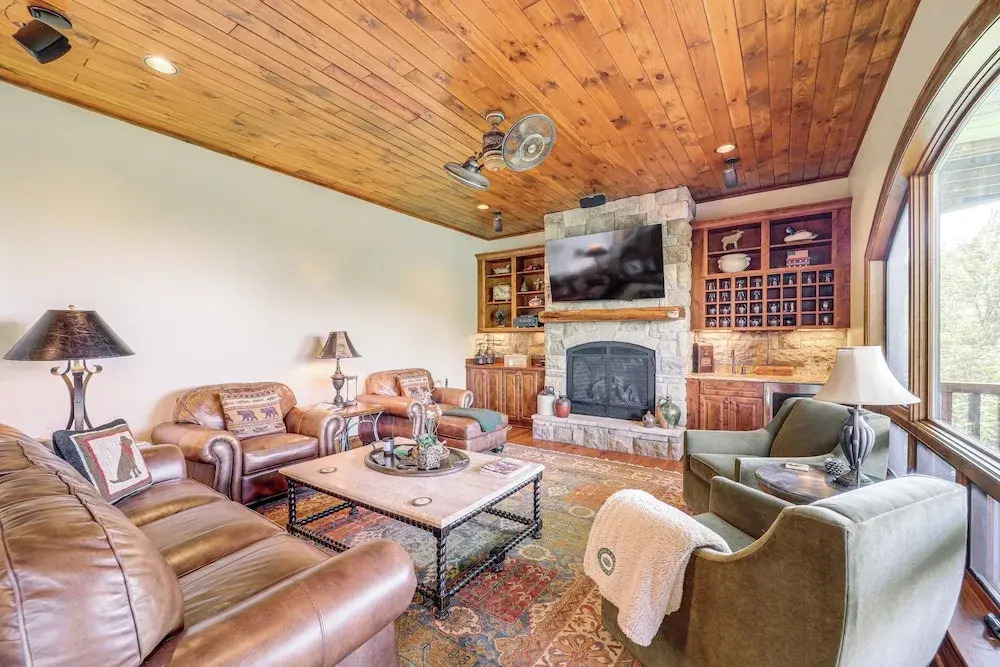 Hot Tub + Stunning Views: Luxury Beech Mtn Escape!
