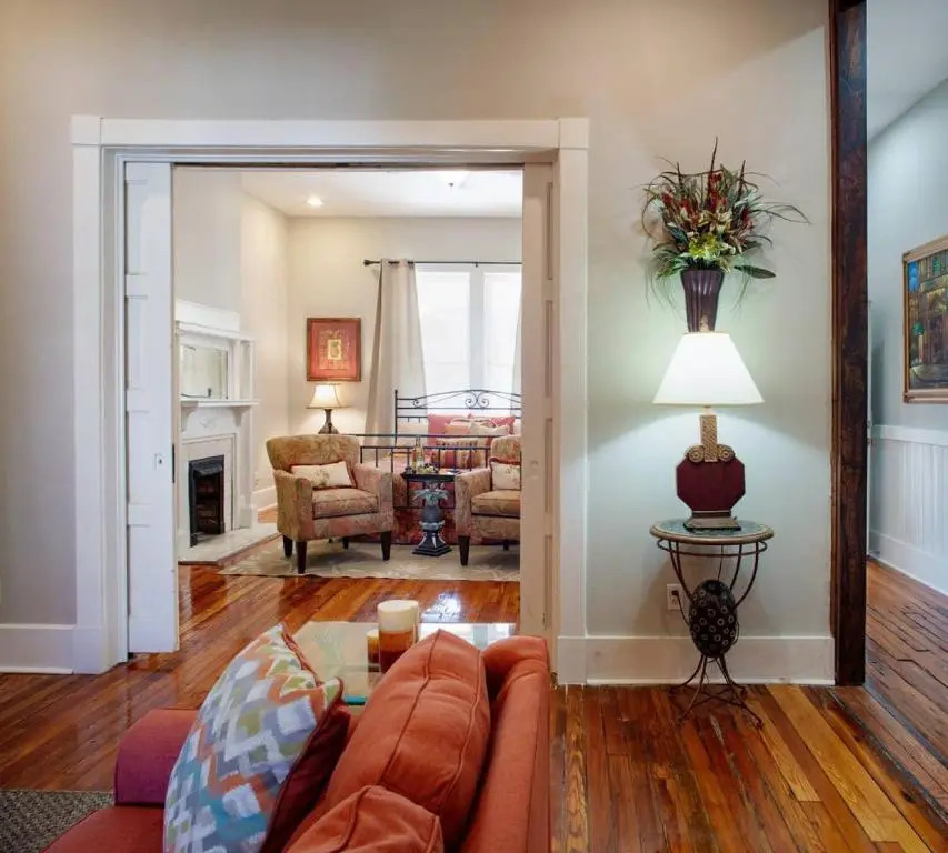 416A Waldburg st · Newly Renovated 1920's Historic District Apt