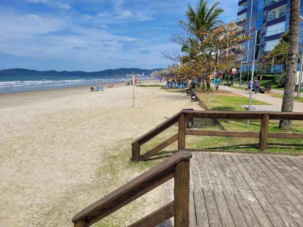 Cobertura 3 quartos com ar excelente vista mar! 80 metros do mar - Meia Praia - Itapema
