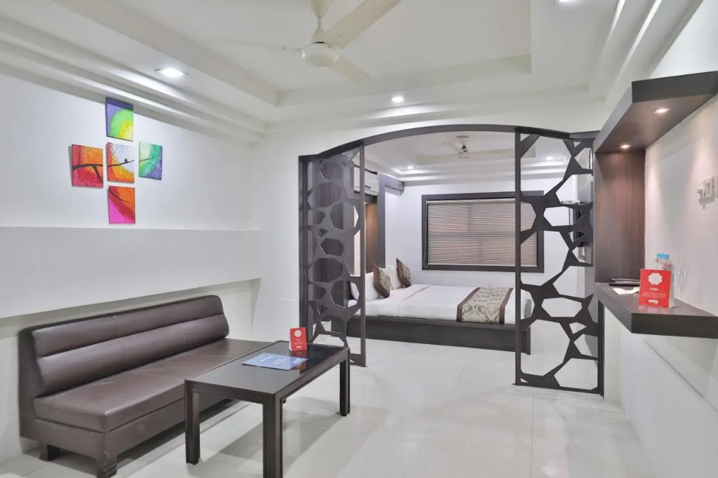 Hotel Nova Cross Road