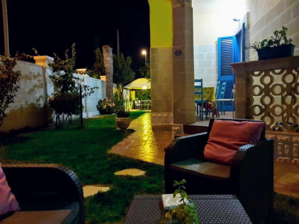 Apartment sleeps 4 in a villa 100m from the sandy sea