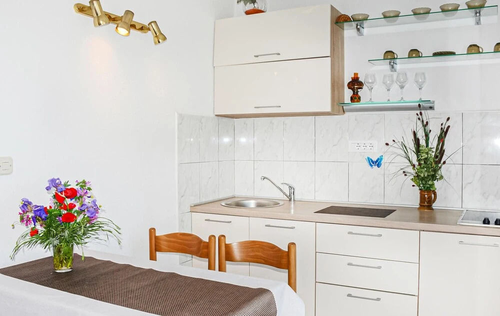 Stunning Home in Baska Voda With Wifi and 2 Bedrooms