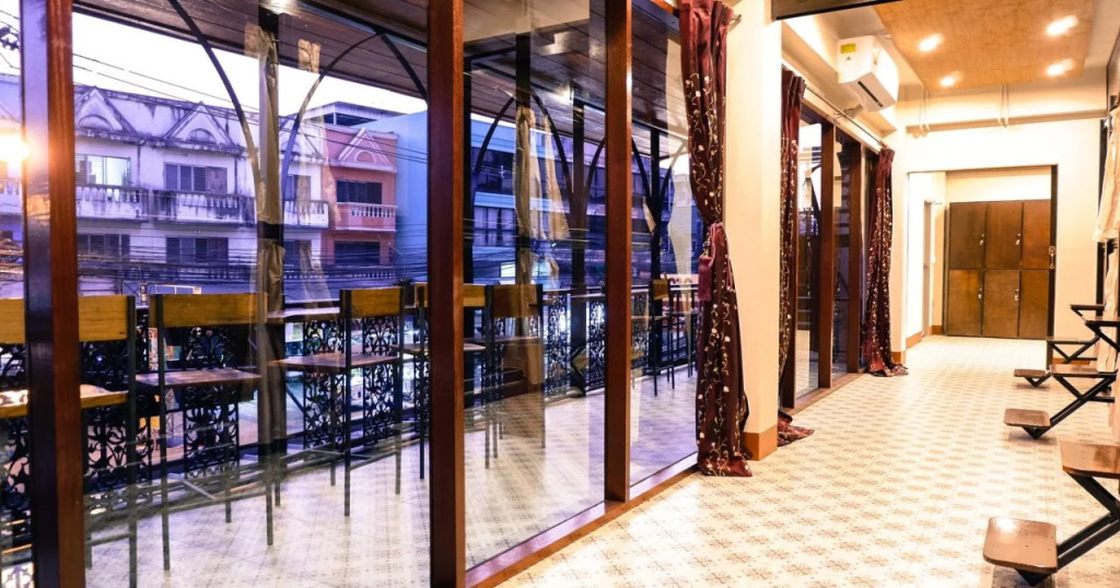 Grace Hostel & Cafe