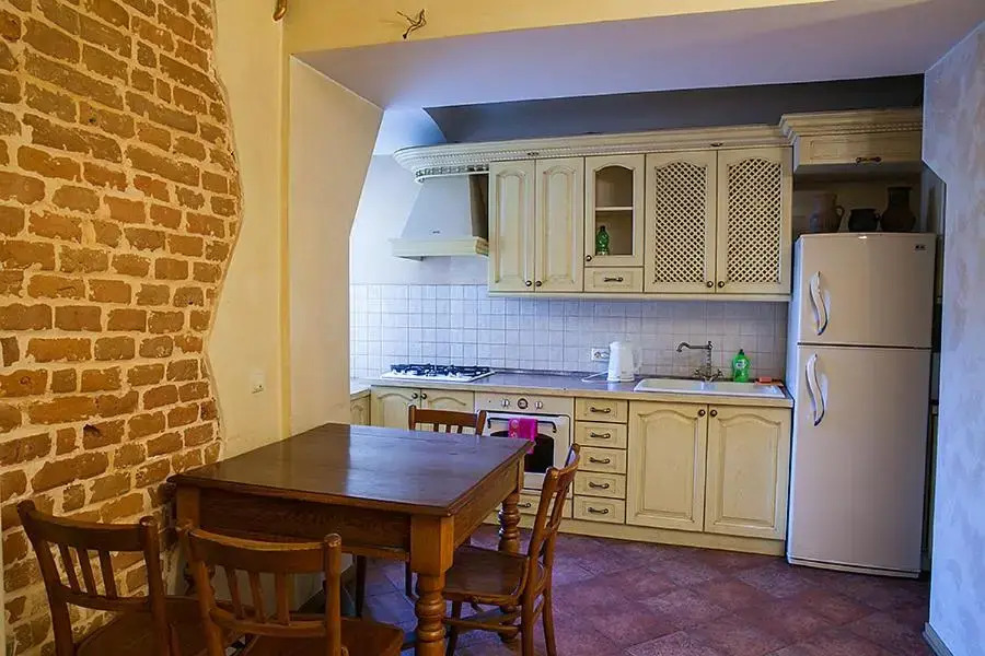 Historic Apartment near Rynor Square