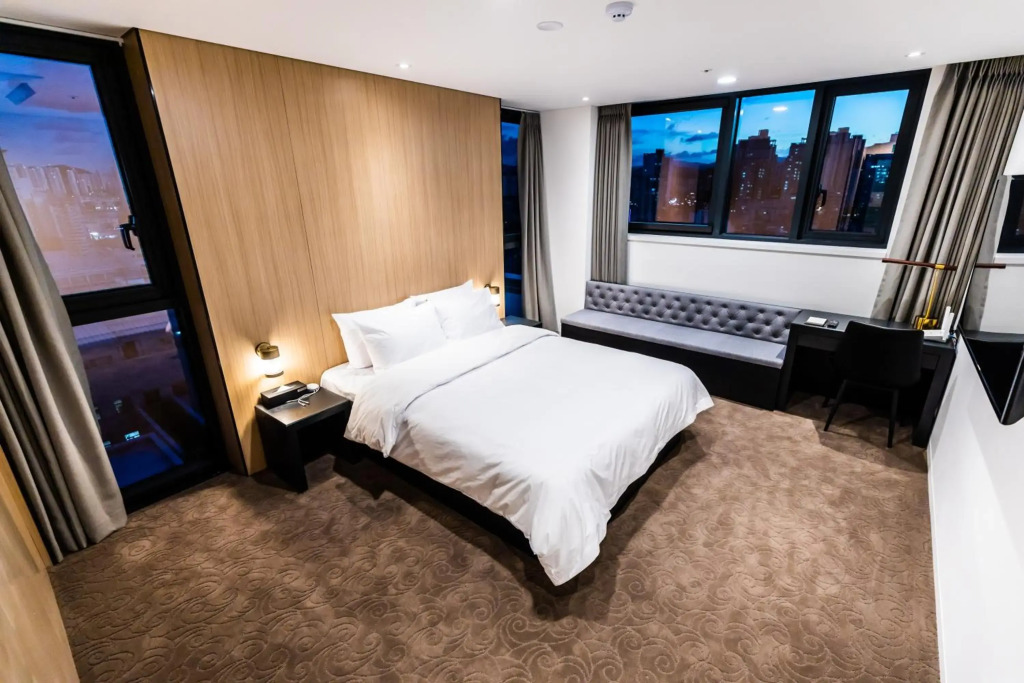 Ashton Hotel
