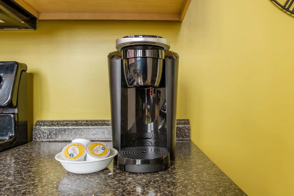 1 & 2 BR Apts w/ Gym, WiFi & Laundry by Frontdesk