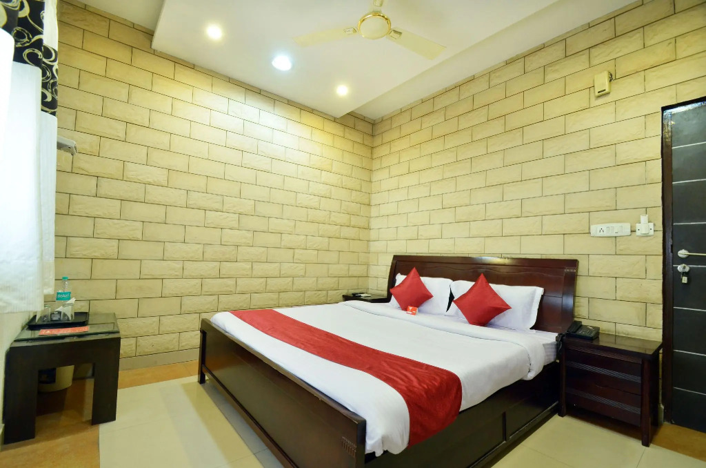 Townhouse by OYO Haibowal Chowk Near DMC