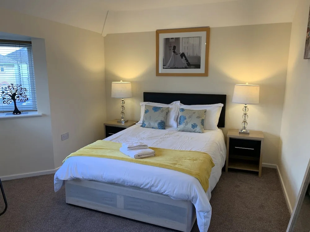 6 bed House With 2 En-suites, Garden and Parking