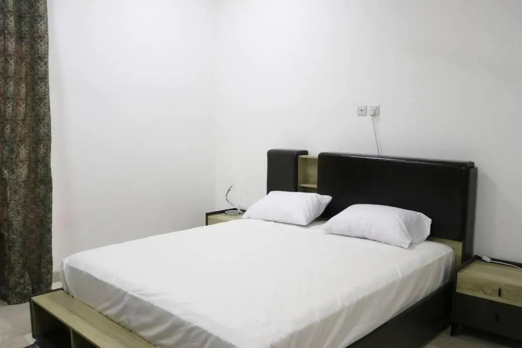 Serviced 2 bedroom apartment , with lovely view.