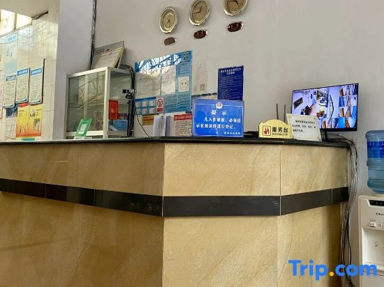 Linxi Hotel (Jianshui Ancient City Small Train Store)