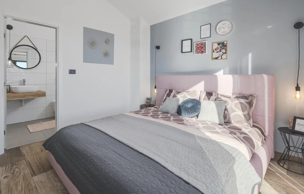 Amazing Home in Krnica With 4 Bedrooms, Wifi and Outdoor Swimming Pool