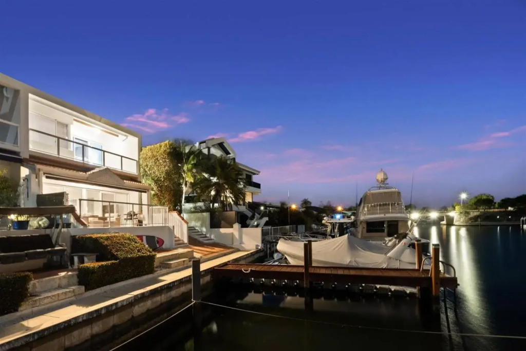 Canal Home -Close to Beach and City Centre