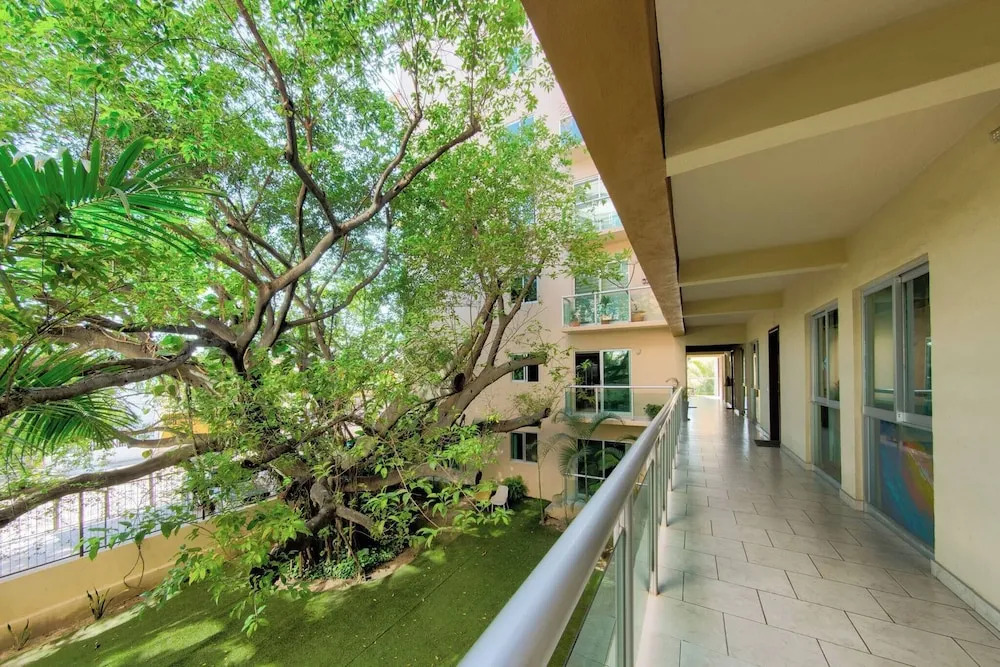 Beautiful Condo With Pool and Close to the Beach
