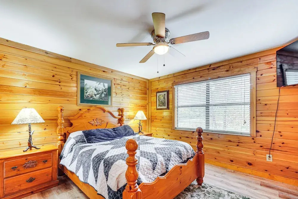 Sevierville Home w/ Hot Tub: 3 Mi to Natl Park