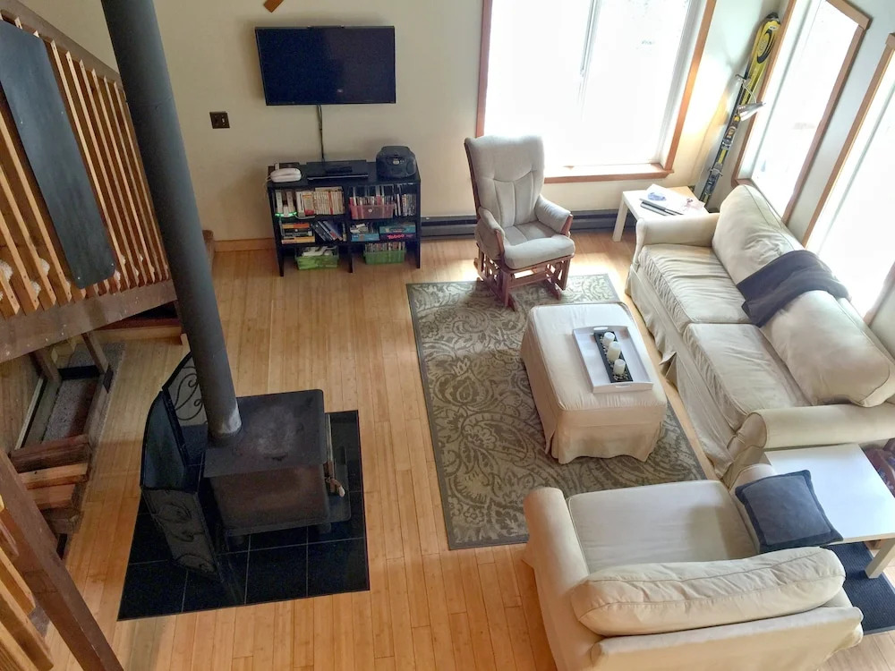 Mt Baker Rim Cabin 99 - Charming Cabin With a hot Tub, Wi-fi, Pet Friendly