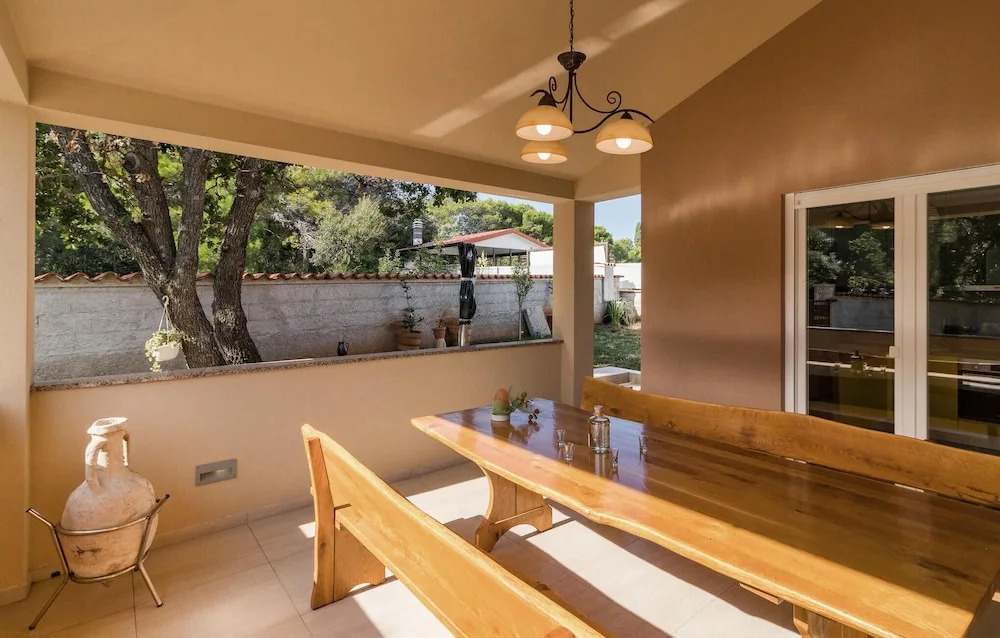 Amazing Home In Pula With Wifi