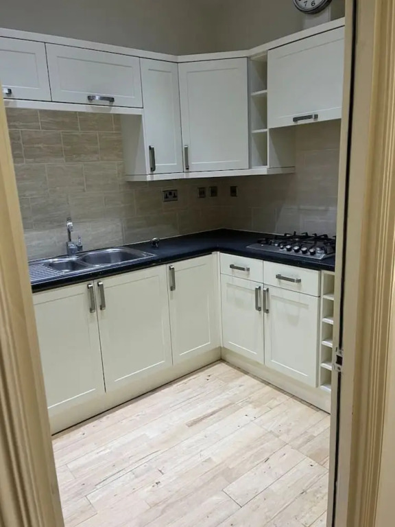 Newly Refurbished - Awesome 3 Bedroom Notting Hill Very Central With a Balcony