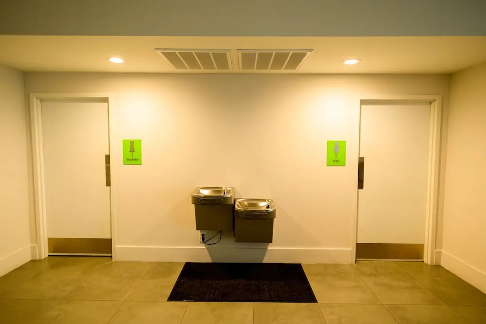 Disney SeaWorld & Universal King & Queen Suites Pool Parking Free