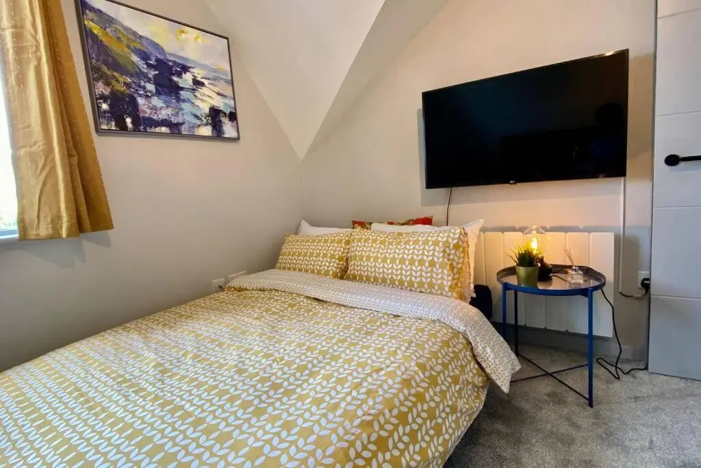 Stunning Apartment - 5 Minute Walk to the Best Beach! - Great Location - Parking - Netflix - Fast WiFi - Smart TV - Newly decorated - Close to Bournemouth & Poole Town Centre & Sandbanks