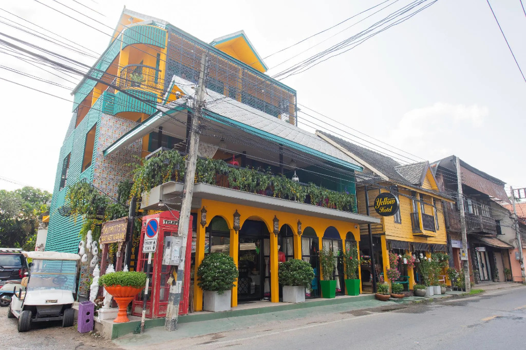 Yellow Lamoon Hotel