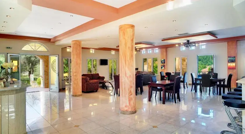 Chrisovalanto Hotel