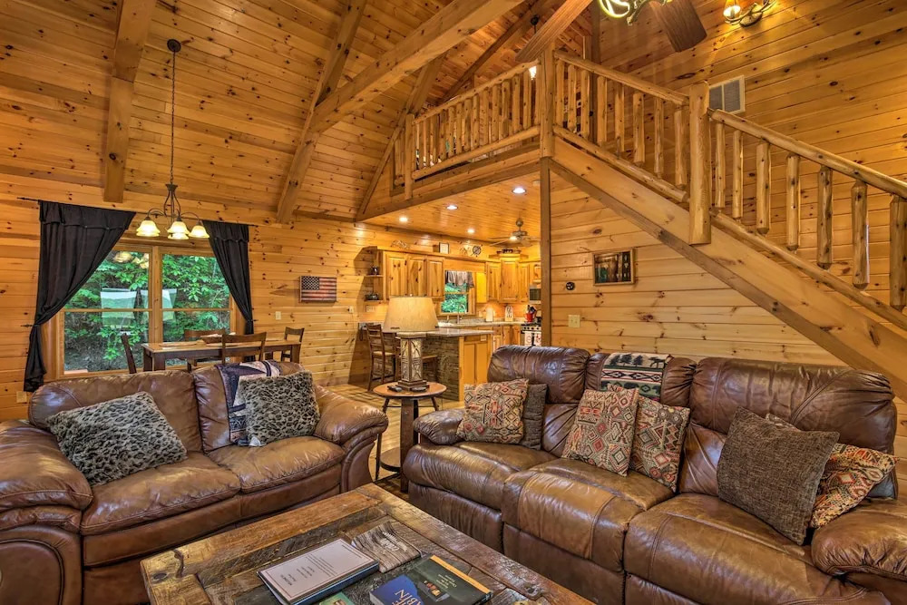 Luxe Blue Ridge Cabin Chasing Dreams w/ Hot Tub
