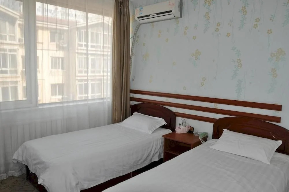 Dalian Yiju Hotel