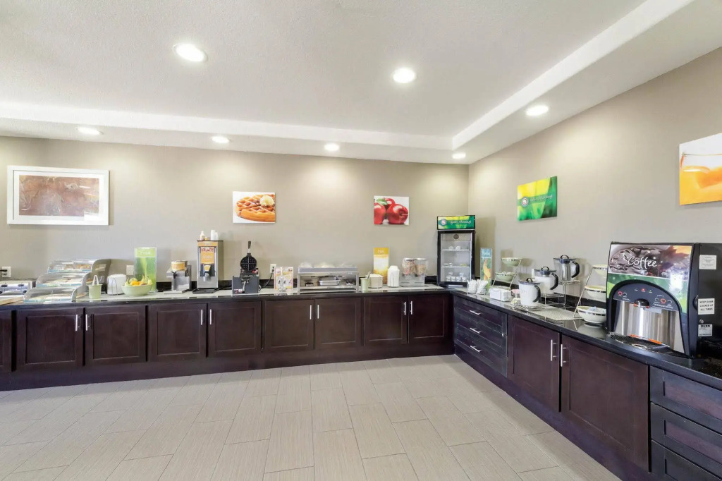 Garner Hotel Victoria - East by IHG