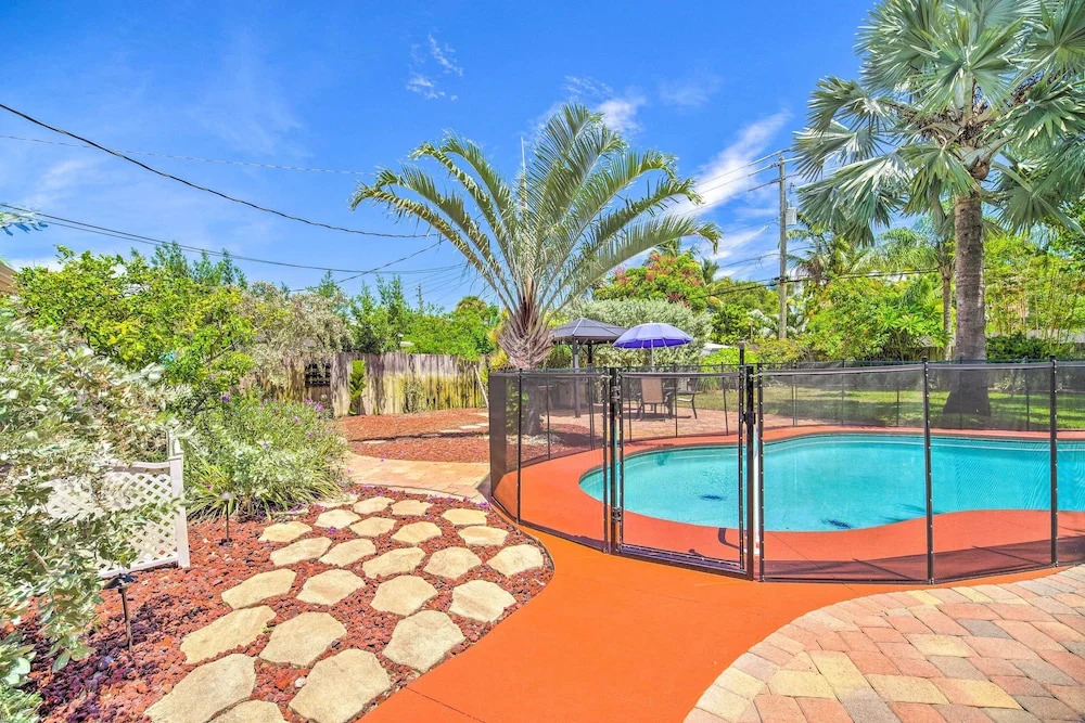 Spacious Satellite Beach Home: Walk to Shore!