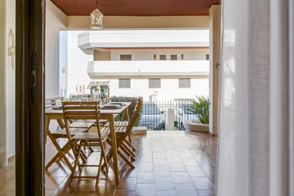 WOW View with Terrace and WiFi, 100m to Beach, 10 min to City