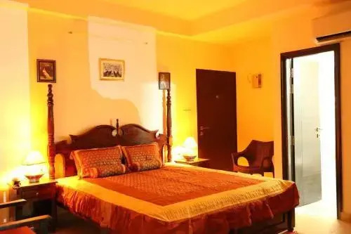 Saket Inn