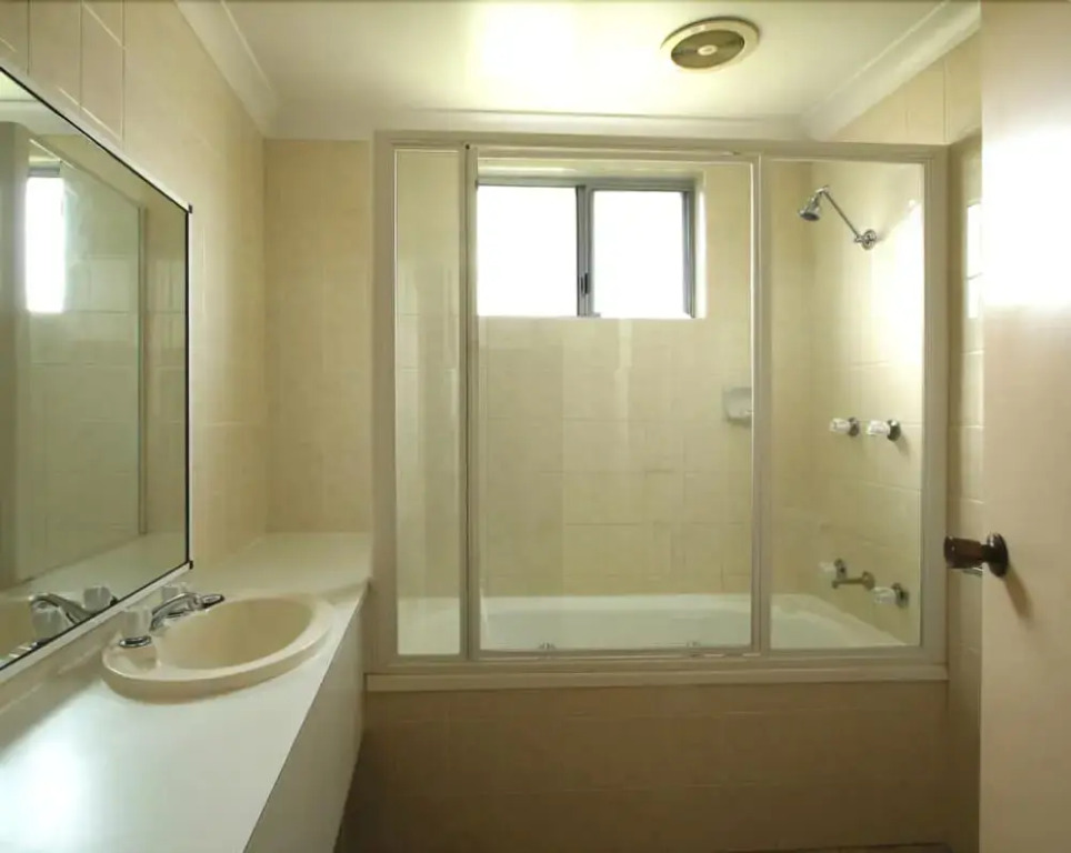 Hive Hotel, Moruya