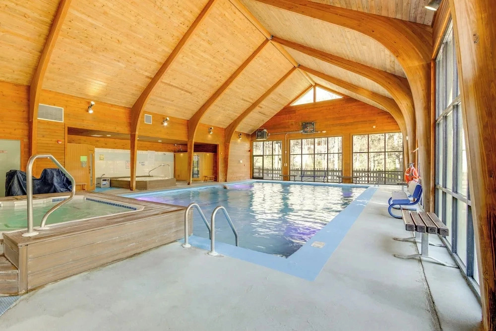 5 Mi to 9-hole Golf! Creekside Sapphire Escape