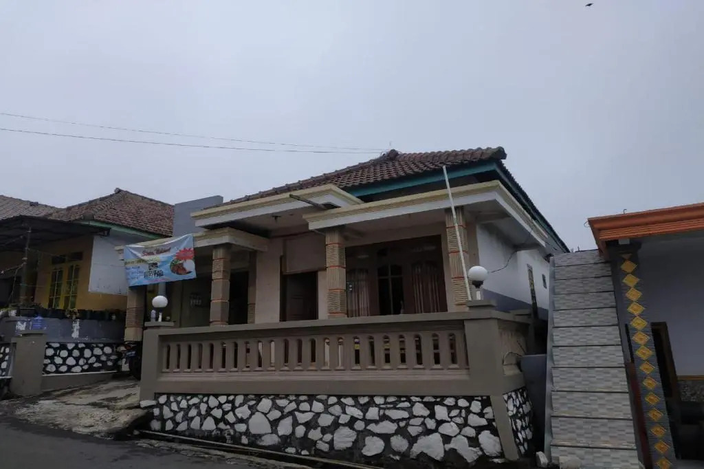 Oyo 90097 Homestay Sinta Ndani Putri