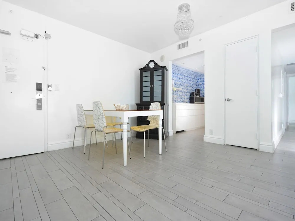 Miami World Rental - Mondrian 1026