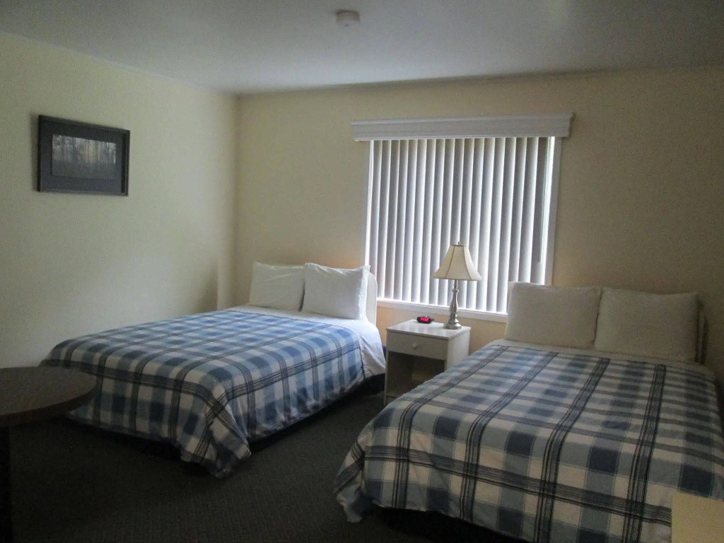 Edgewater Motel and Campground