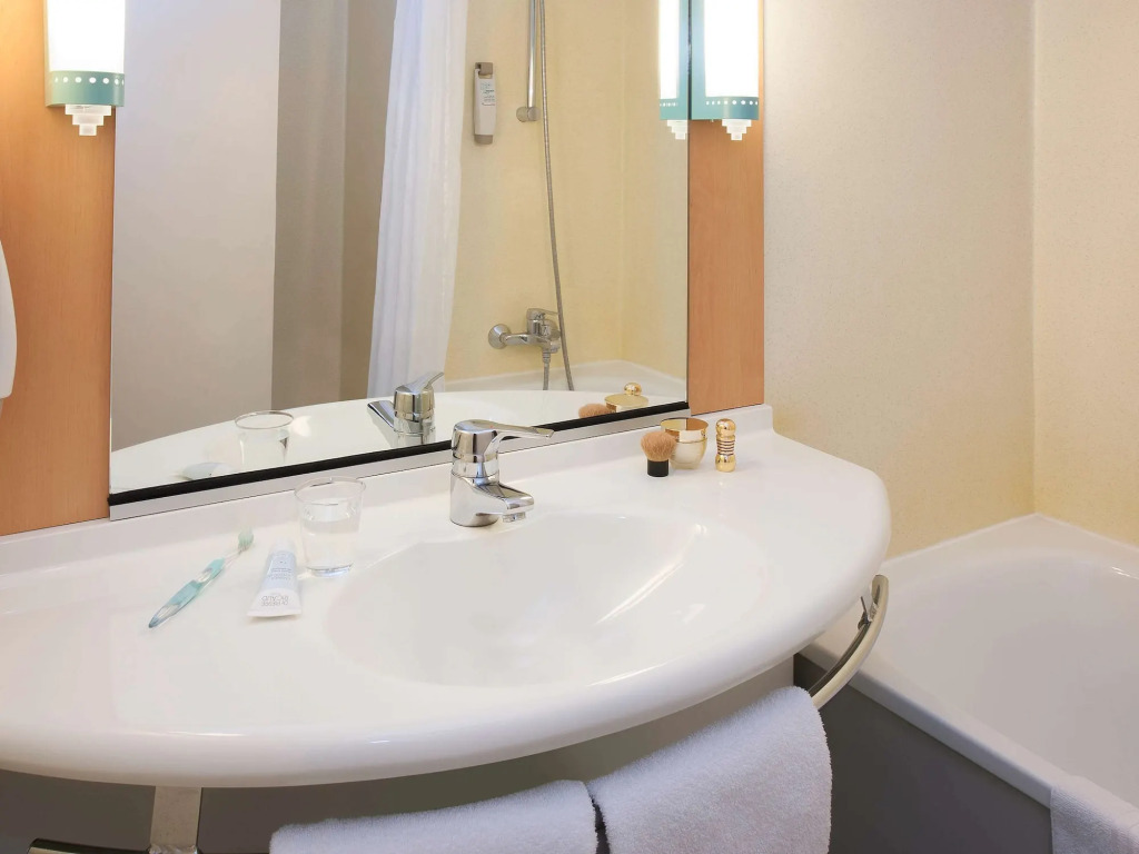 ibis Paris Pantin Eglise