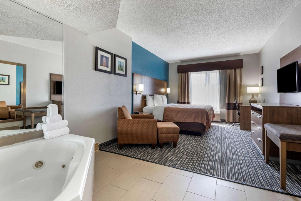Quality Inn & Suites I-35 E-Walnut Hill