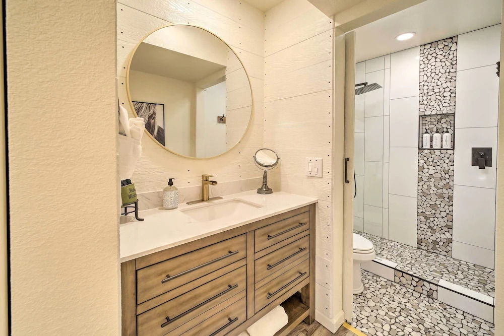 Sedona Condo w/ Pool, Hot Tub, & Pickleball!